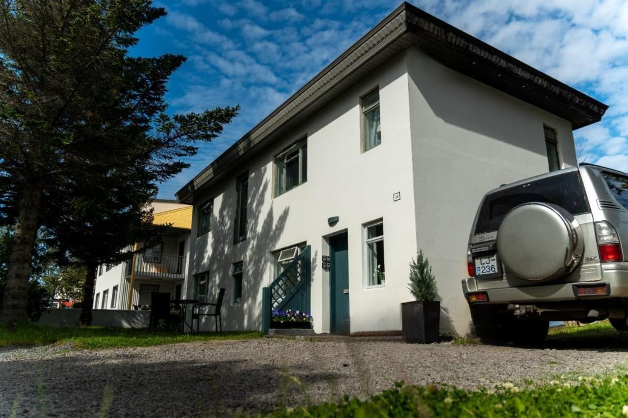 B&B Rooms Husavik 3 エクステリア 写真