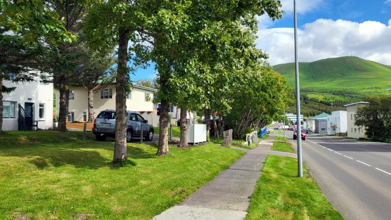 B&B Rooms Husavik 3 エクステリア 写真