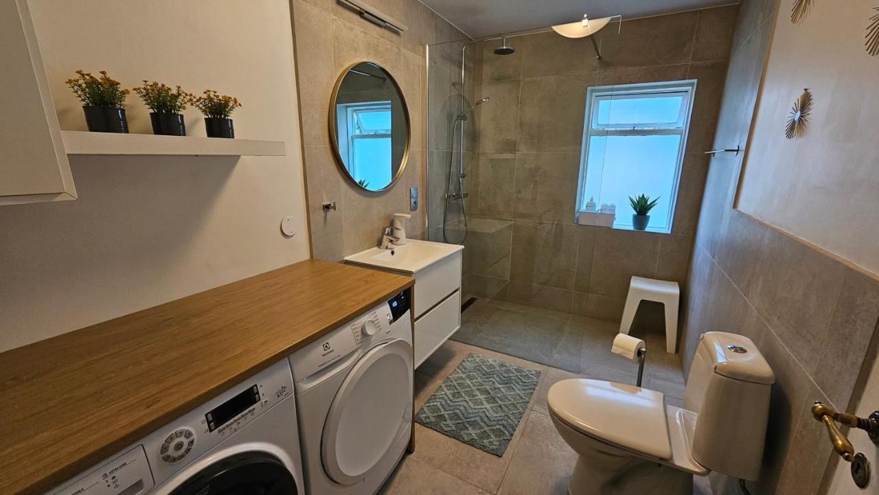 B&B Rooms Husavik 3 エクステリア 写真